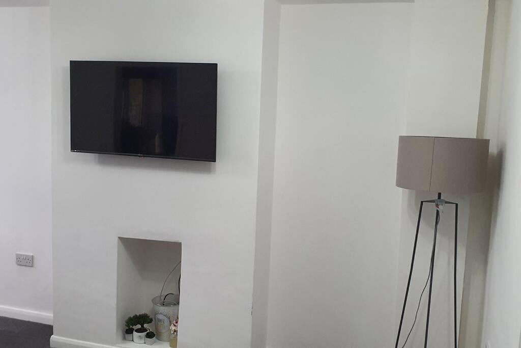 Exquisite And Modern 2 Bed Maisonette ウェスト・ドレイトン、ロンドン エクステリア 写真