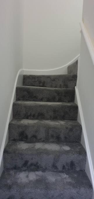Exquisite And Modern 2 Bed Maisonette ウェスト・ドレイトン、ロンドン エクステリア 写真