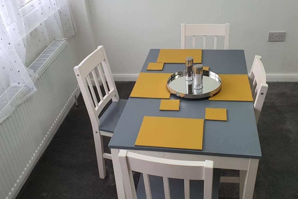 Exquisite And Modern 2 Bed Maisonette ウェスト・ドレイトン、ロンドン エクステリア 写真