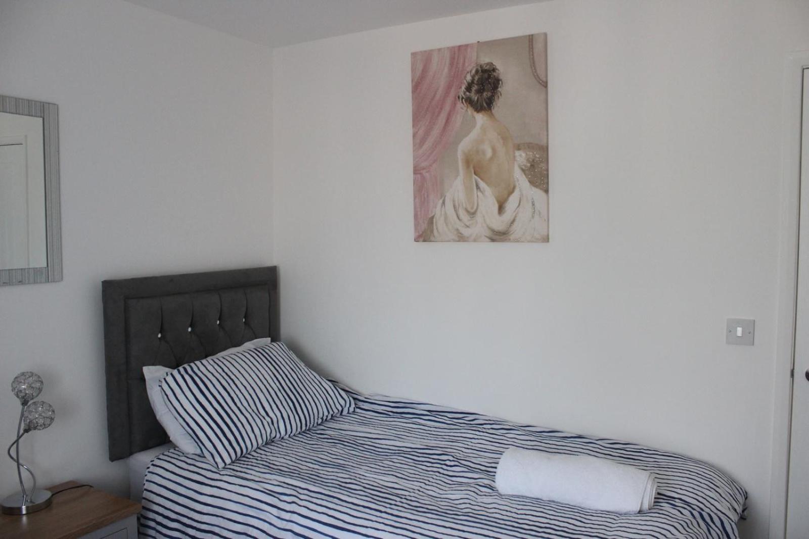 Exquisite And Modern 2 Bed Maisonette ウェスト・ドレイトン、ロンドン エクステリア 写真