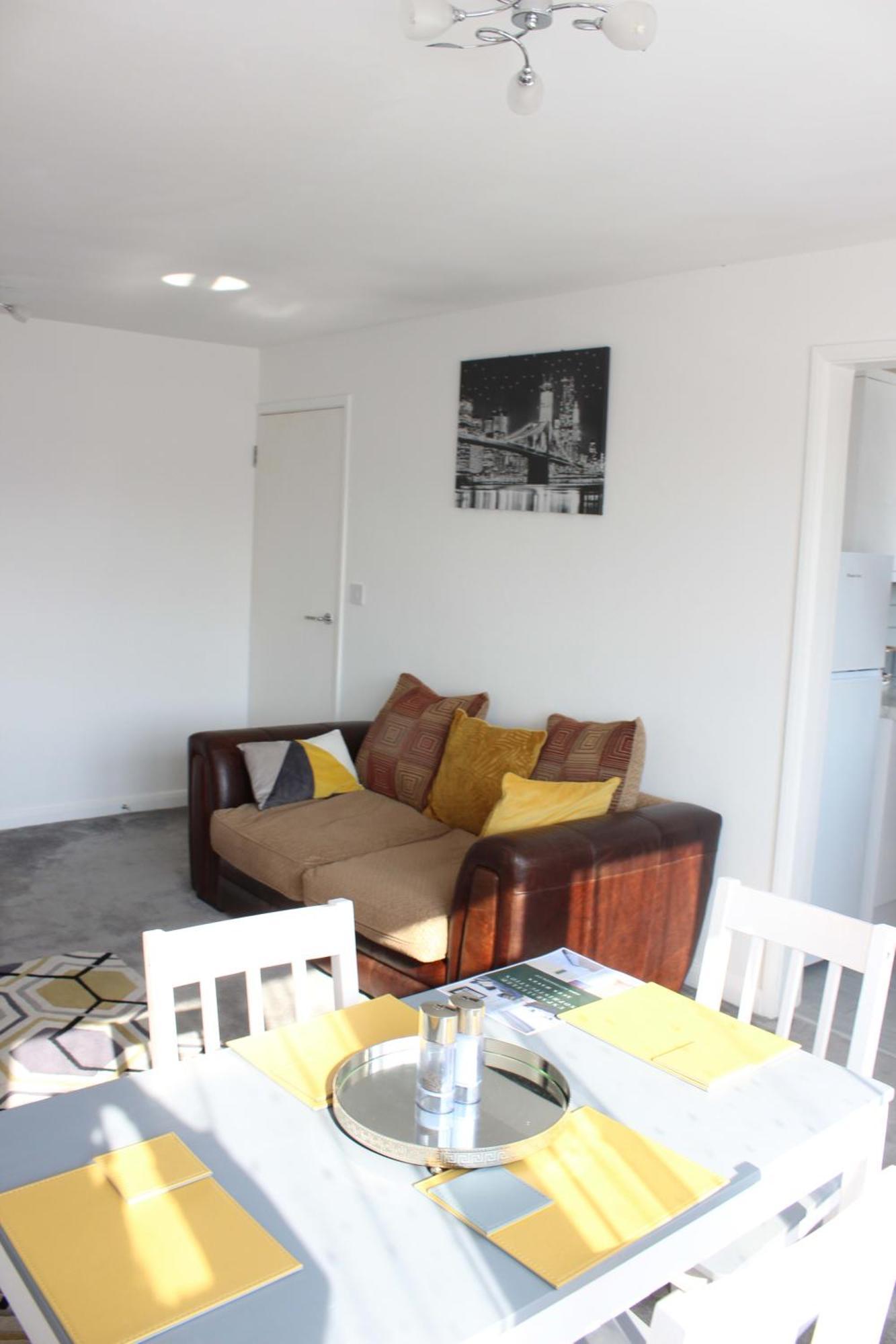 Exquisite And Modern 2 Bed Maisonette ウェスト・ドレイトン、ロンドン エクステリア 写真
